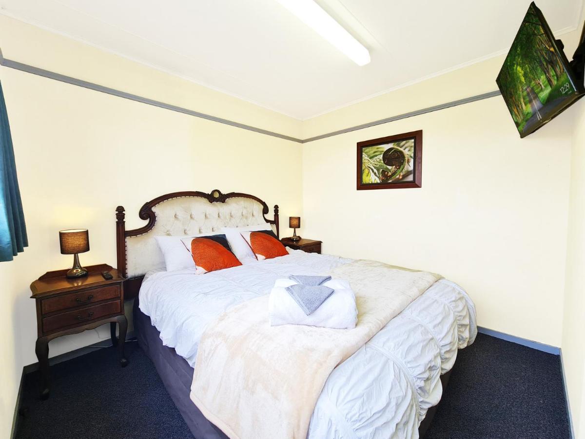 Rarakau Lodge Tuatapere ภายนอก รูปภาพ