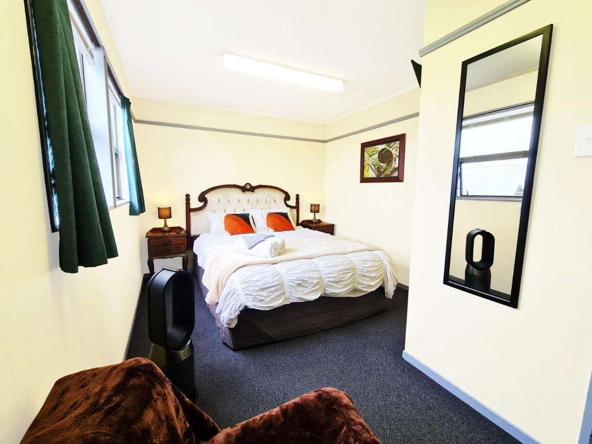 Rarakau Lodge Tuatapere ภายนอก รูปภาพ