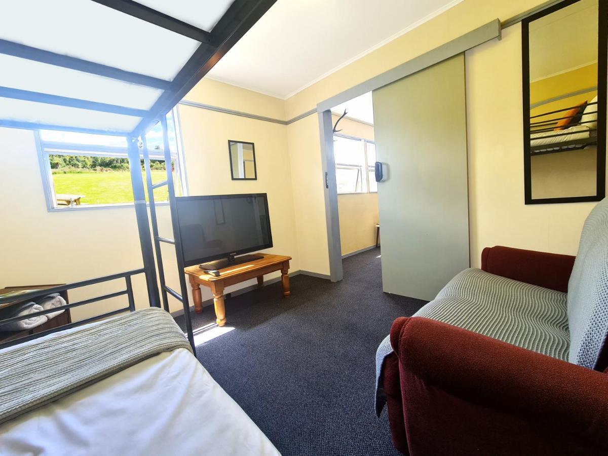 Rarakau Lodge Tuatapere ภายนอก รูปภาพ